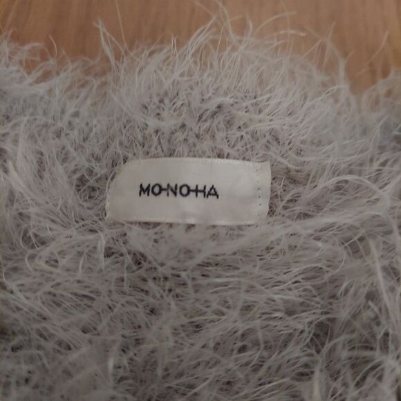 Mo-No-Ha Grey Fuzzy Eyelash Knit Cropped Sweater "Size Free" (Best Fits XS) - Picture 3 of 10